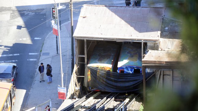 Ascensor del cerro Artillería sufrió accidente a tres días de su reapertura