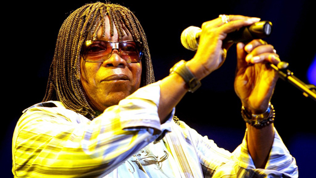 El cantautor brasileño Milton Nascimento es hospitalizado por presión alta