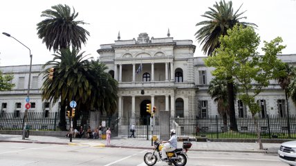   Directora del diario El País: Hay incertidumbre tras llegada de presos de Guantánamo 