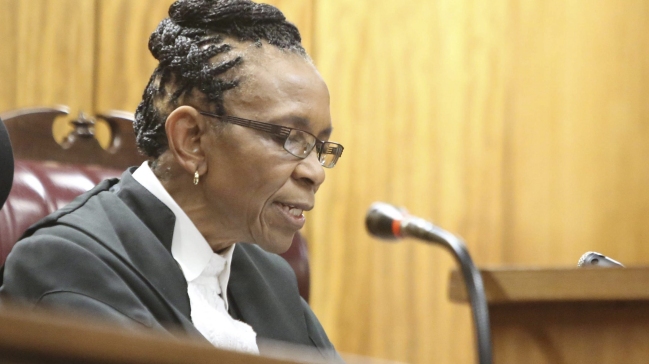 Jueza aceptó revisar veredicto contra Pistorius