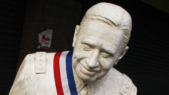 Obituario de El Mercurio incluyó 28 mensajes por Augusto Pinochet