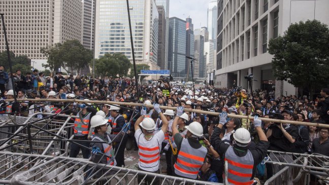 Hong Kong: Manifestantes fueron arrestados en desalojo final de las protestas