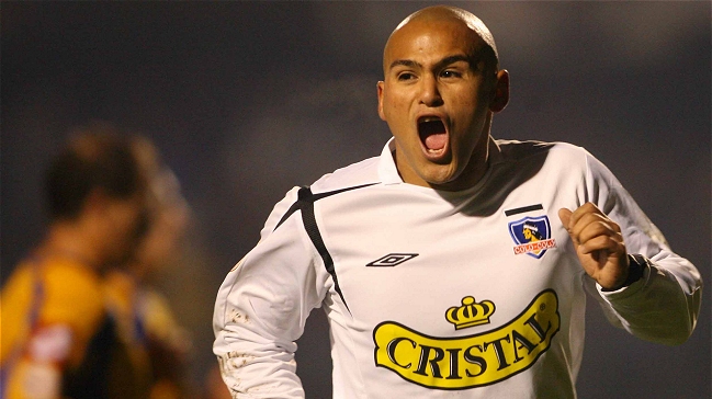 Suazo destrabó su salida de Monterrey y tendrá millonario sueldo en Colo Colo