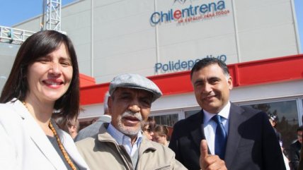   La inauguración del Polideportivo 