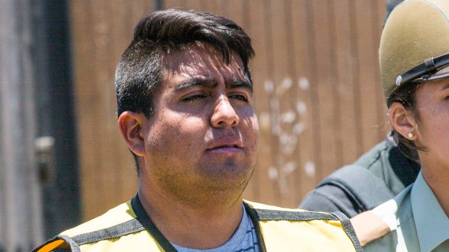 Padre de Mateo Riquelme afirma que éste murió al caer por una escalera