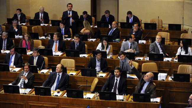 Diputados RN se sumaron a denuncia UDI de facturas falsas de campaña de Bachelet