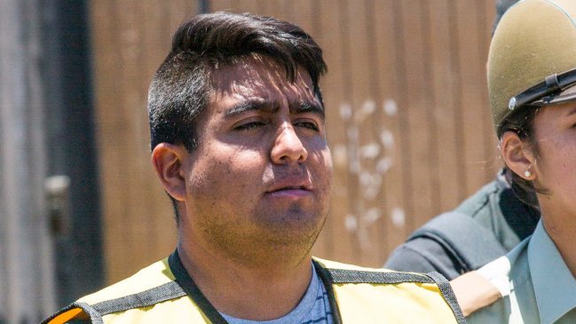 Padre de Mateo Riquelme afirma que éste murió al caer por una escalera