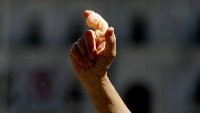 Embarazo de mujer con muerte cerebral aviva debate sobre aborto en Irlanda