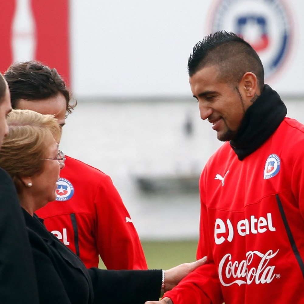 Casi segura es la asistencia de Michelle Bachelet al matrimonio de Arturo Vidal