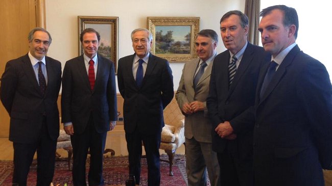 Alianza rechazó críticas de ex ministros y ex presidentes a la Cancillería