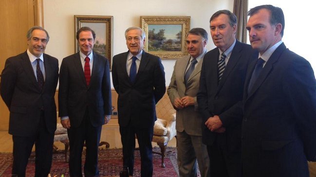 Alianza rechazó críticas de ex ministros y ex presidentes a la Cancillería