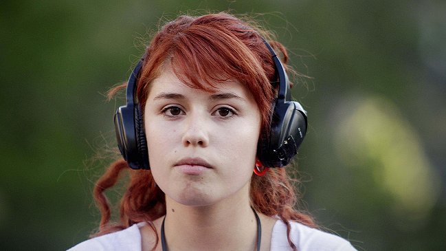 Gobierno estudiará el proyecto que sanciona uso de audífonos en la vía pública