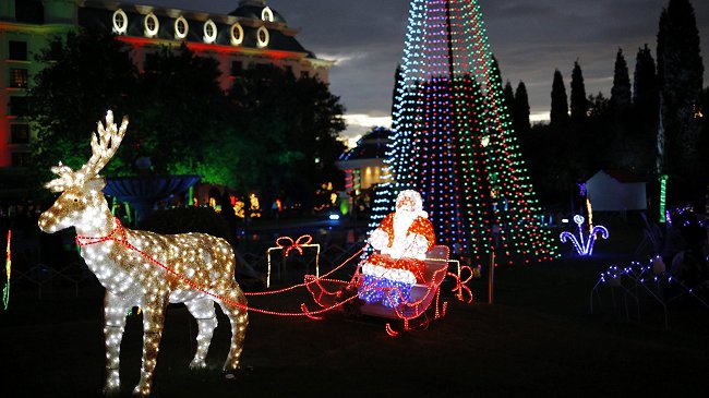 Cómo China fabrica los productos navideños que colman las vitrinas de todo el mundo