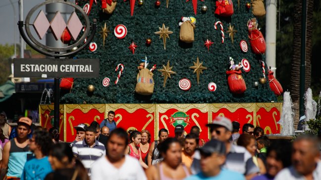 Barrio Meiggs colapsado de personas que hacen compras de última hora