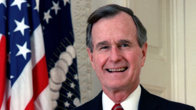 Bush padre sigue hospitalizado por problemas respiratorios