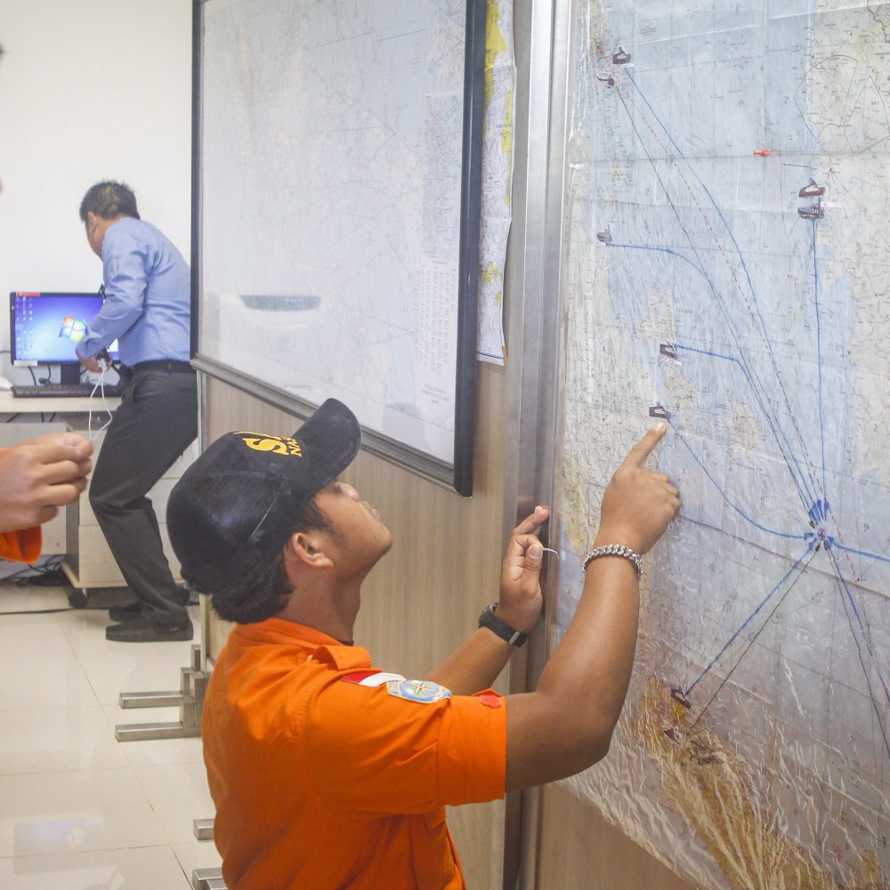 Avión de AirAsia desaparecido podría estar en 