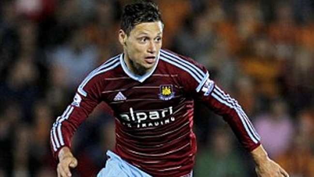 Mauro Zárate será compañero de Eduardo Vargas y Mauricio Isla en QPR