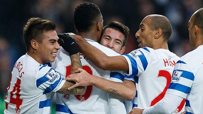 Mauricio Isla y Eduardo Vargas fueron titulares en empate de QPR ante Swansea