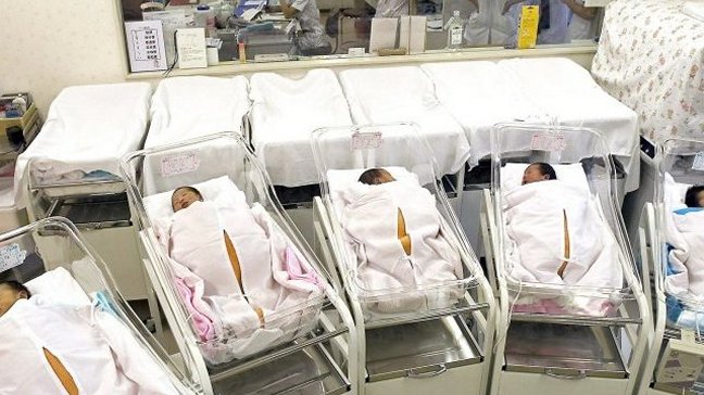 Japón registró mínimo histórico de natalidad en 2014