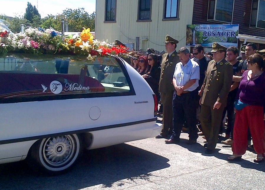 Como héroe despidieron a carabinero que murió al rescatar a niño en playa de Mehuín