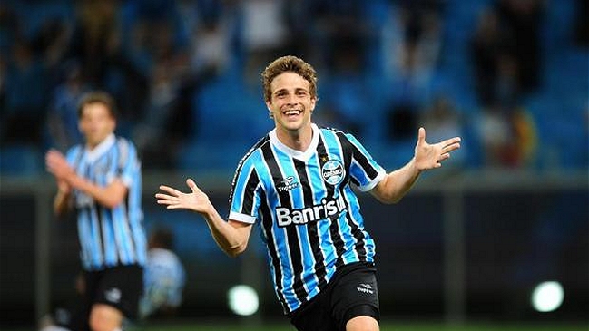 Maxi Rodríguez anunció que viaja a Chile para cerrar traspaso a la U