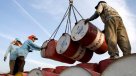 Precio del petróleo cayó bajo los 50 dólares por barril