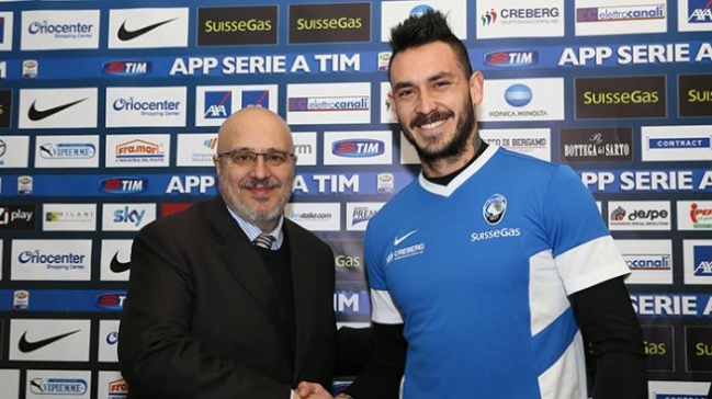 Mauricio Pinilla fue presentado como nuevo jugador de Atalanta