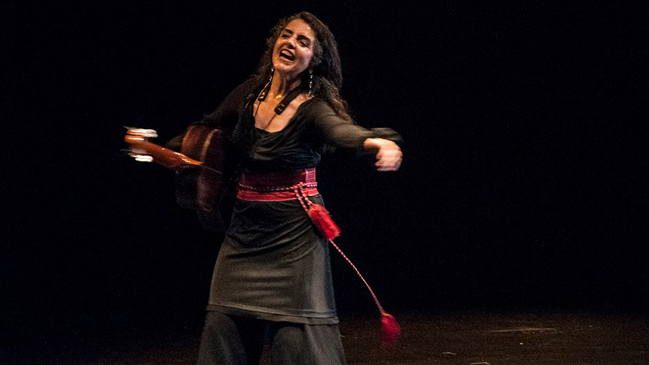 Cantante chilena Gabriela Barrenechea se despide del país