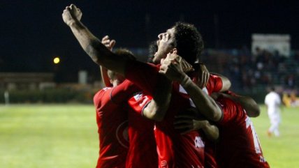 Unión La Calera goleó a Barnechea en la pelea por no descender a Primera B