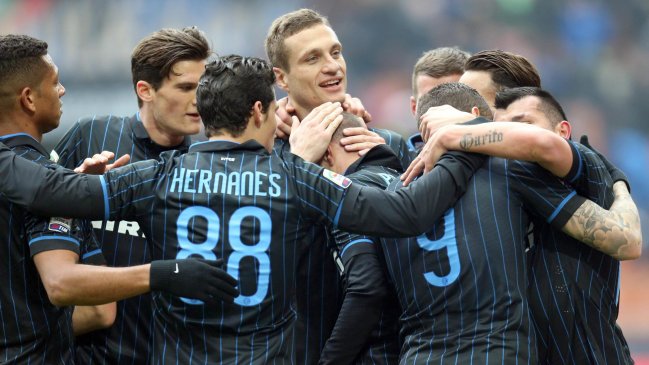 Inter de Milán derrotó a Genoa con Gary Medel en cancha