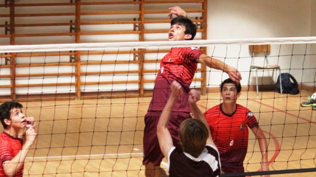 Círculo Militar y U. Católica sumaron triunfos vitales en la Copa Providencia