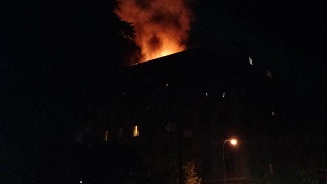 Incendio afectó a departamento en centro de Santiago