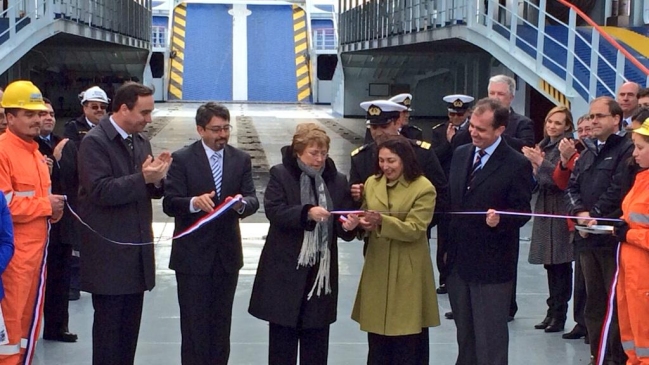 Presidenta Bachelet inauguró ferry que unirá Porvenir con Punta Arenas