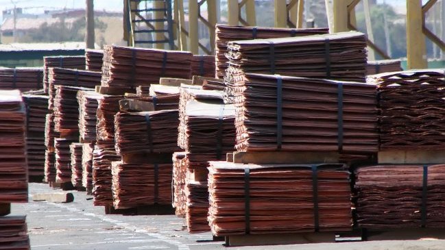 Precio del cobre sigue a la baja
