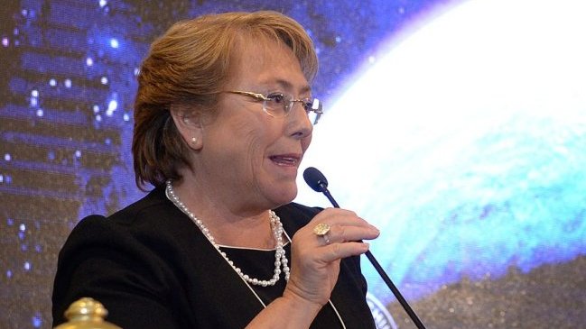 Bachelet y Arenas defendieron reformas del Gobierno en Congreso del Futuro