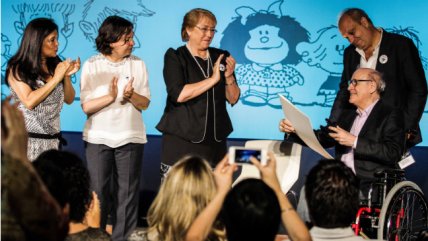 Quino recibió Orden Pablo Neruda e invitó a seguir luchando por la libertad