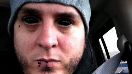 La peligrosa moda de los tatuajes en los ojos