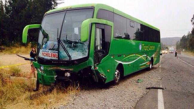 Dos jóvenes murieron en colisión frontal con bus de pasajeros camino a Rapel