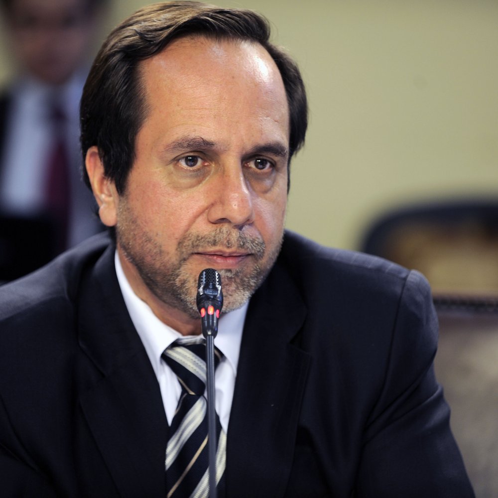 Contralor será operado de su rodilla tras protagonizar accidente en motocicleta