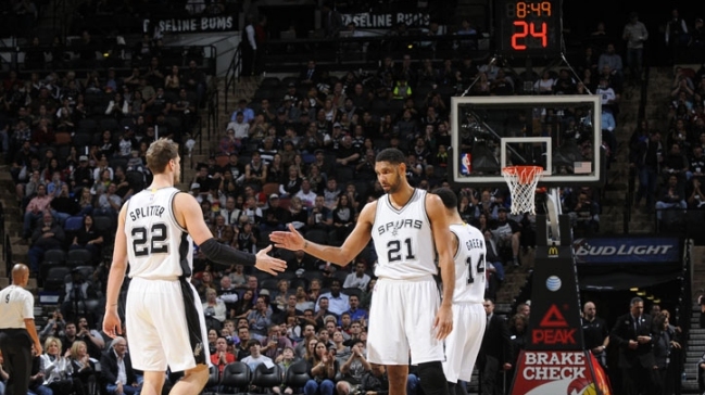 Brasileño Splitter comandó triunfo de los Spurs ante Utah Jazz