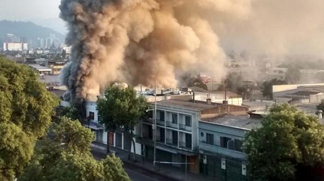 Incendio afecta a local comercial en barrio Franklin