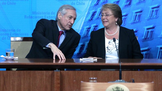 Bachelet pidió a embajadores defender 