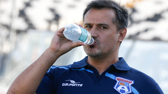 Fernando Vergara desvinculó de San Marcos de Arica al portero Gastón Monzón