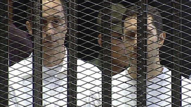 Hijos de Mubarak salieron de prisión en Egipto