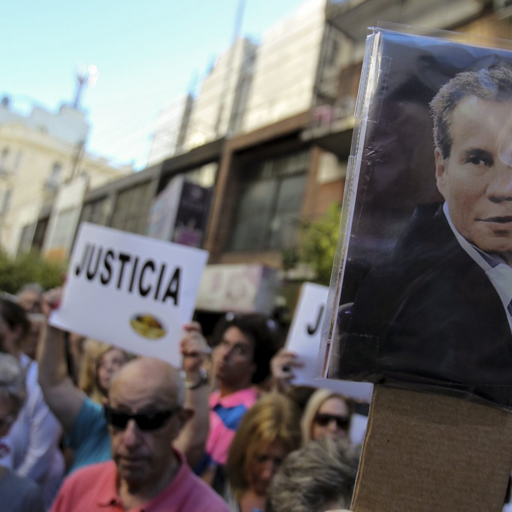 Justicia prohibió salir de Argentina al colaborador que entregó el arma a Nisman