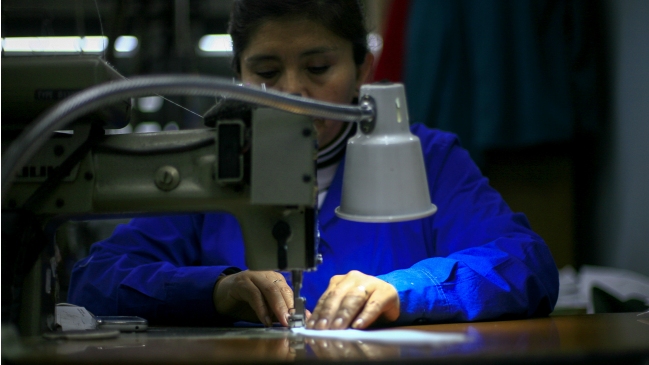 Más de la mitad de los trabajadores chilenos ganan menos de 300 mil pesos