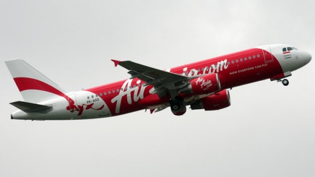 Copiloto comandaba avión de AirAsia cuando se precipitó al mar de Java