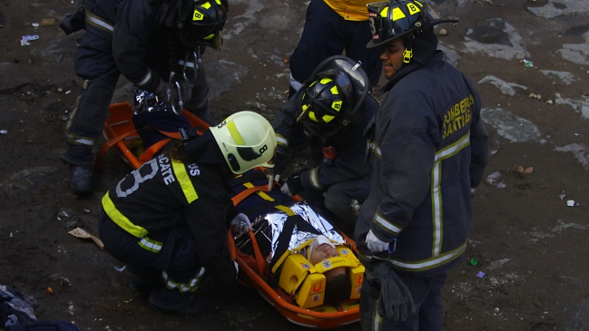 Bomberos rescató a joven que cayó al río Mapocho