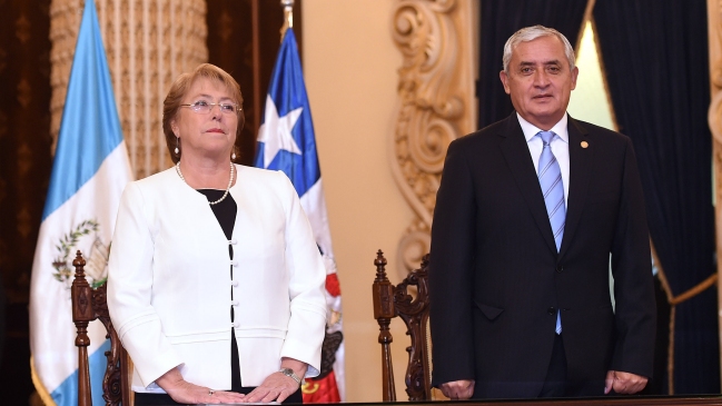 Bachelet sostuvo reunión bilateral con presidente de Guatemala