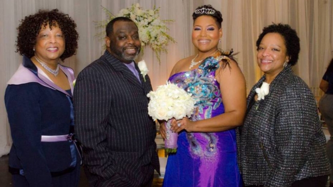 EEUU: Mujer se casó consigo misma tras llegar soltera a los 40 años